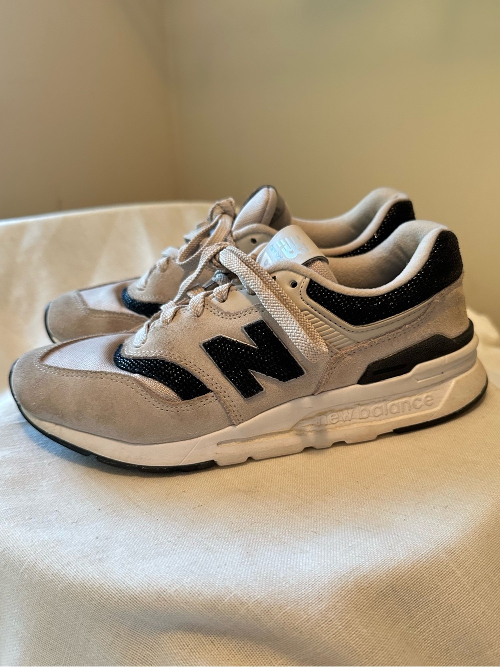 New Balance 997H Timberwolf Gray Black Shimmer Suede Low Top Sneakers 6.5